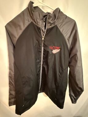 Men’s “Red Wings” Hockey Jacket Black & Gray Zip-Front Jacket Size Large